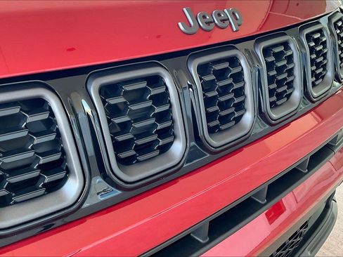 Used 2026 Jeep Compass Latitude image 30