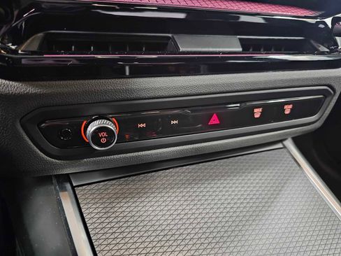 Used 2025 BMW 330i xDrive Sedan w/ Convenience Package image 19