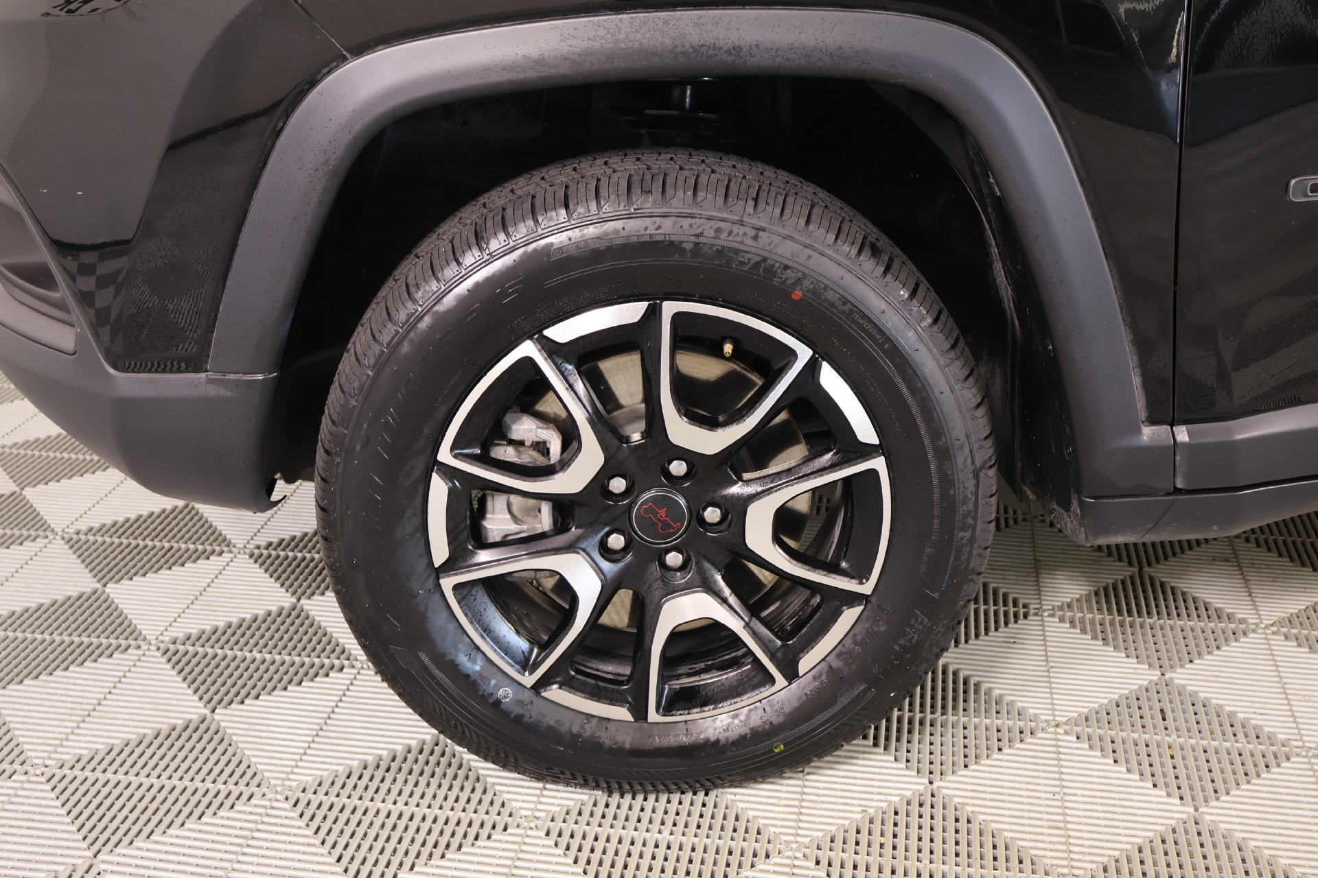 Used 2025 Jeep Compass Trailhawk AWD/4WD image 16