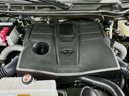 Used 2025 Toyota Tundra Limited w/ TRD Off-Road Package AWD/4WD image 32
