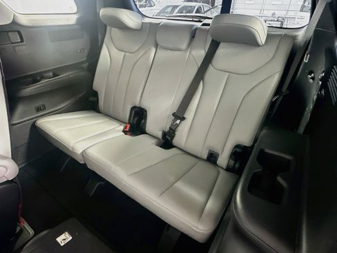 Used 2025 Hyundai Palisade SEL FWD image 30