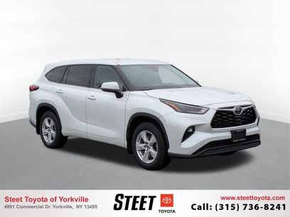 Used 2022 Toyota Highlander LE