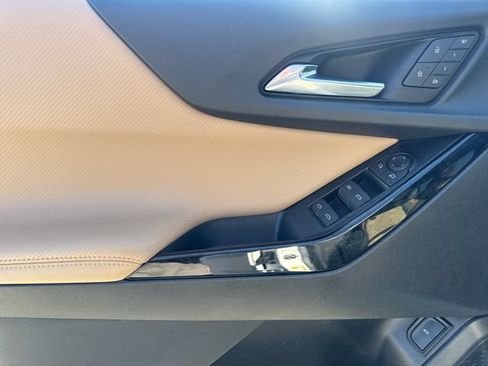 Used 2025 Chevrolet Equinox ACTIV w/ Convenience Package III FWD image 16