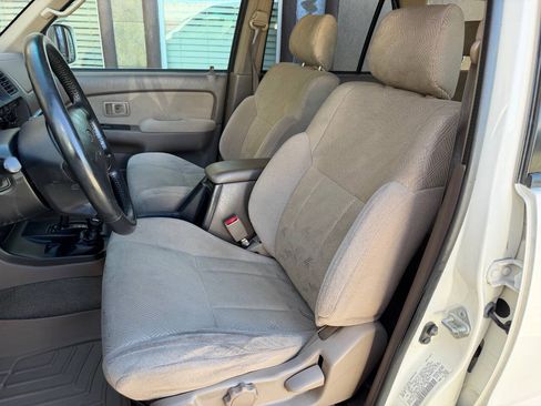 Used 2002 Toyota 4Runner SR5 AWD/4WD image 13