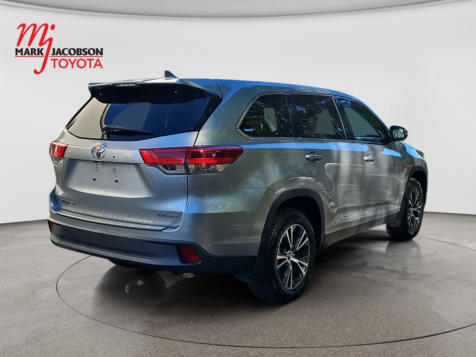 Used 2019 Toyota Highlander Plus AWD/4WD image 8