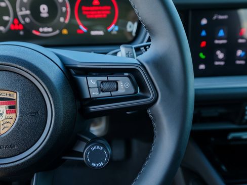 New 2025 Porsche Cayenne image 16