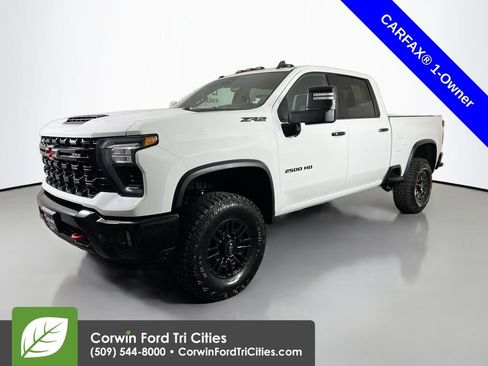 Used 2024 Chevrolet Silverado 2500 ZR2 w/ Technology Package AWD/4WD image 5