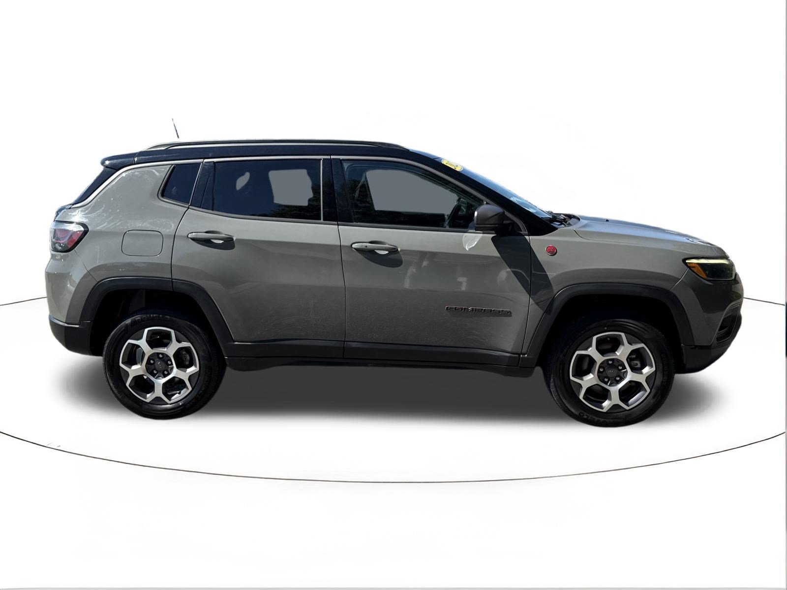 Used 2022 Jeep Compass Trailhawk w/ Trailhawk Elite Group AWD/4WD image 2