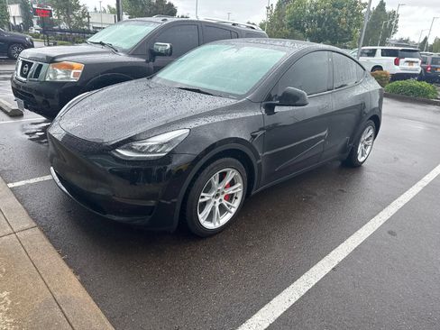 Used 2023 Tesla Model Y Long Range AWD/4WD image 1