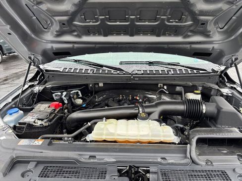 Used 2023 Ford Expedition XLT image 25