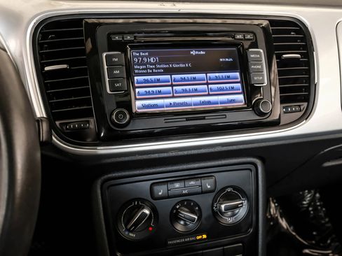 Used 2015 Volkswagen Beetle 1.8T image 24