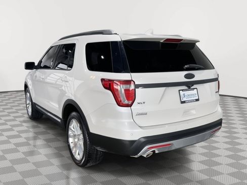 Used 2017 Ford Explorer XLT w/ Equipment Group 202A AWD/4WD image 9