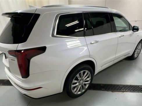 Certified 2023 Cadillac XT6 Premium Luxury image 8