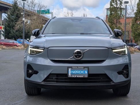 Used 2023 Volvo XC40 Recharge Ultimate w/ Protection Package Premier image 2