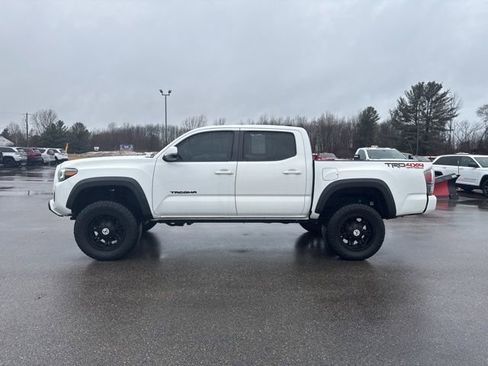 Used 2020 Toyota Tacoma TRD Off-Road w/ TRD Premium Off Road Package image 2