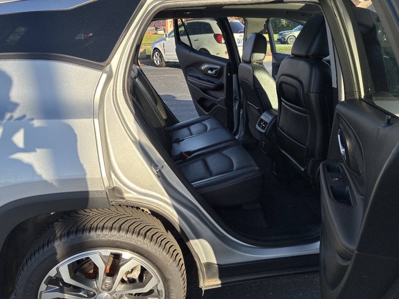 Used 2020 GMC Terrain SLT w/ GMC Pro Grade Package AWD/4WD image 25