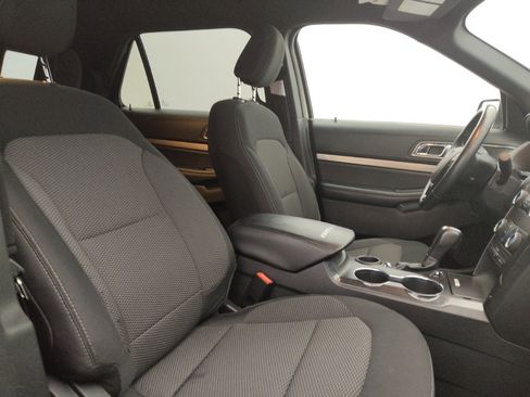 Used 2018 Ford Explorer XLT FWD image 21