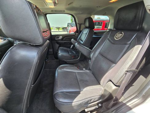 Used 2014 Cadillac Escalade Platinum AWD/4WD image 26