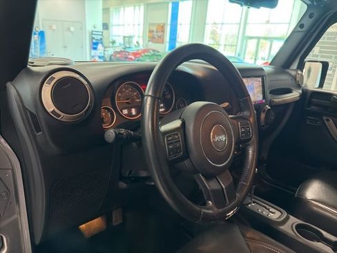Used 2016 Jeep Wrangler Unlimited Sahara image 16