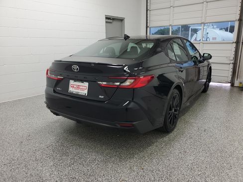 Used 2025 Toyota Camry SE FWD image 5