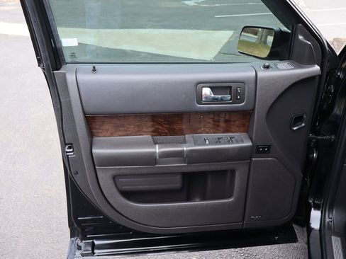 Used 2018 Ford Flex Limited image 25
