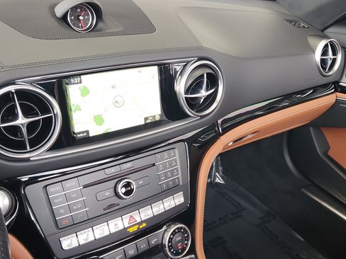 Used 2019 Mercedes-Benz SL 550 image 10