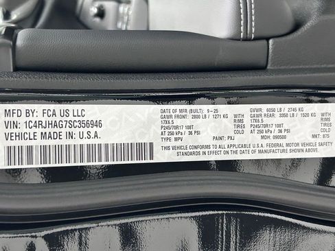 New 2025 Jeep Grand Cherokee Laredo w/ Trailer Tow Package image 28