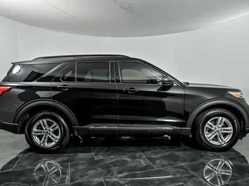 Used 2022 Ford Explorer XLT w/ Equipment Group 202A AWD/4WD image 9