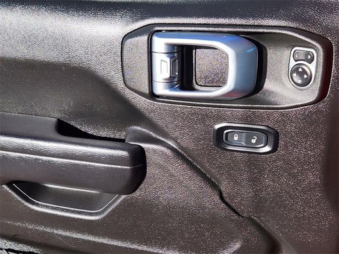 Used 2023 Jeep Gladiator Sport image 13