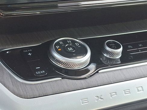 New 2025 Ford Expedition Platinum w/ Platinum Ultimate Package image 12