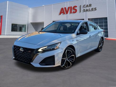 Used 2025 Nissan Altima 2.5 SR w/ SR Premium Package image 1