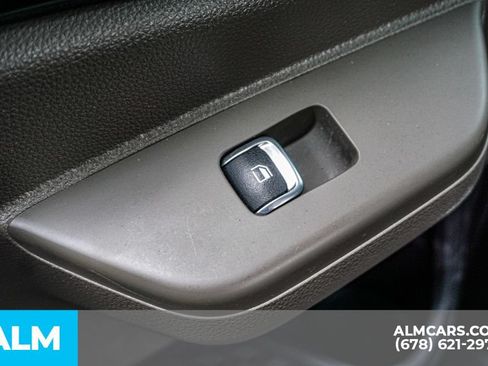 Used 2025 Kia Carnival FWD image 34