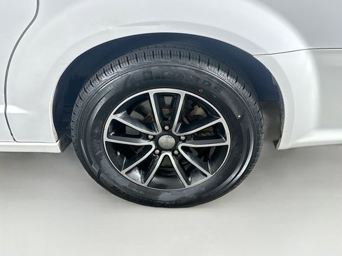 Used 2019 Dodge Grand Caravan GT image 11