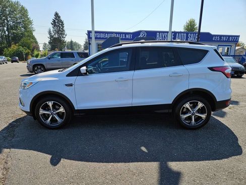 Used 2017 Ford Escape SE w/ SE Leather Comfort Package FWD image 2