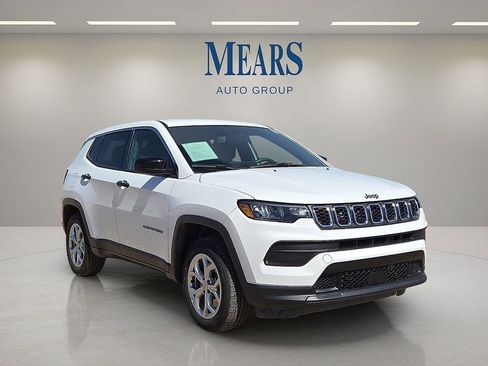 Used 2024 Jeep Compass Sport image 7