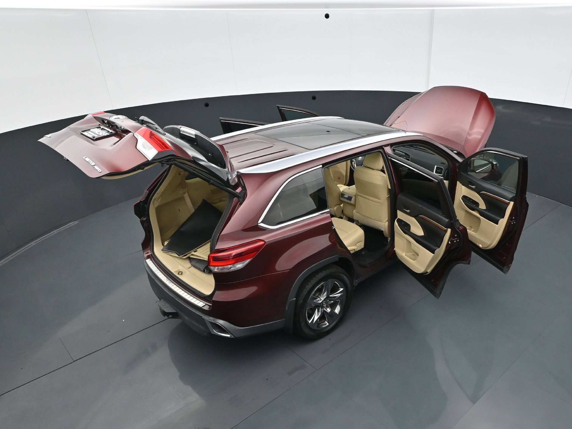 Used 2018 Toyota Highlander Limited Platinum w/ Carpet Mat Package (TMS) AWD/4WD image 39