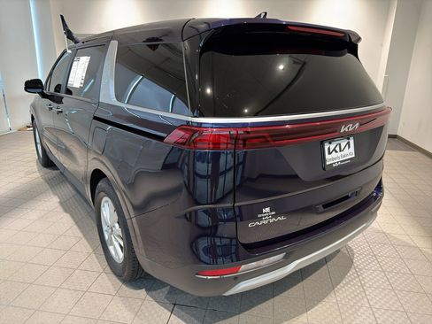 Used 2024 Kia Carnival LX FWD image 3