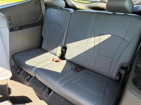 Used 2023 Buick Enclave Essence AWD/4WD image 28
