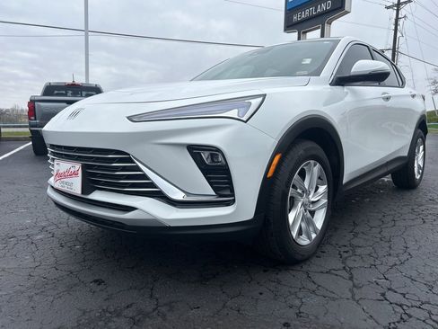 Used 2025 Buick Envista Preferred image 1