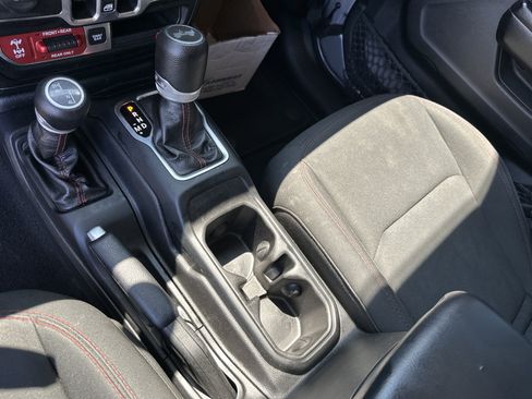 Used 2020 Jeep Wrangler Unlimited Rubicon w/ Cold Weather Group AWD/4WD image 34
