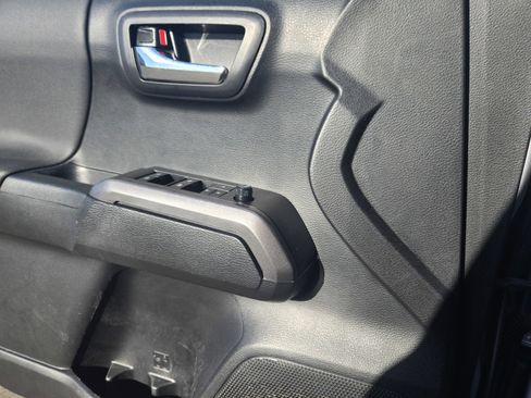 Used 2019 Toyota Tacoma TRD Off-Road image 16