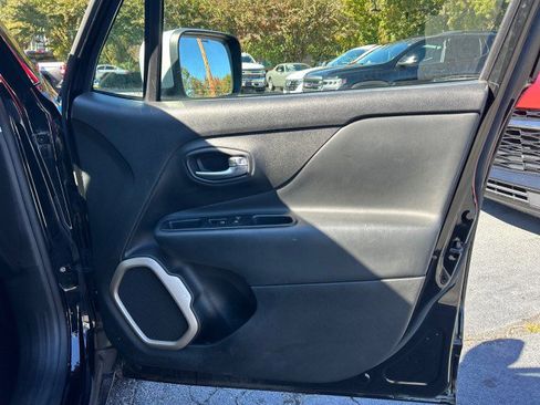 Used 2017 Jeep Renegade Limited w/ Trailer Tow Group image 47