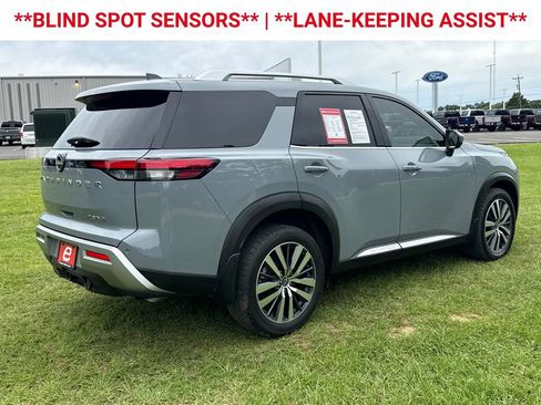 Used 2022 Nissan Pathfinder Platinum w/ Cargo Package FWD image 8