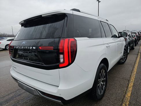 Used 2025 Ford Expedition Platinum image 4