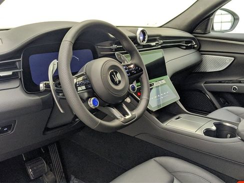 Used 2024 Maserati Grecale GT image 39