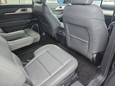 Used 2025 Ford Explorer Active w/ Active Comfort Package AWD/4WD image 11