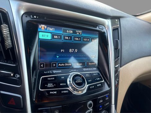 Used 2011 Hyundai Sonata Hybrid w/ Premium Equipment Pkg 2 FWD image 16