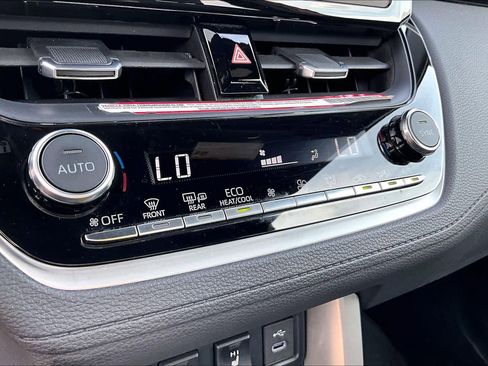 Used 2024 Toyota Corolla Cross XSE w/ Convenience Package image 34