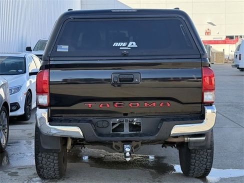 Used 2016 Toyota Tacoma TRD Off-Road image 5