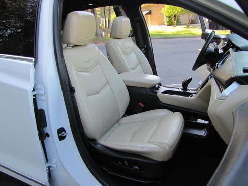 Used 2017 Cadillac XT5 Luxury image 26